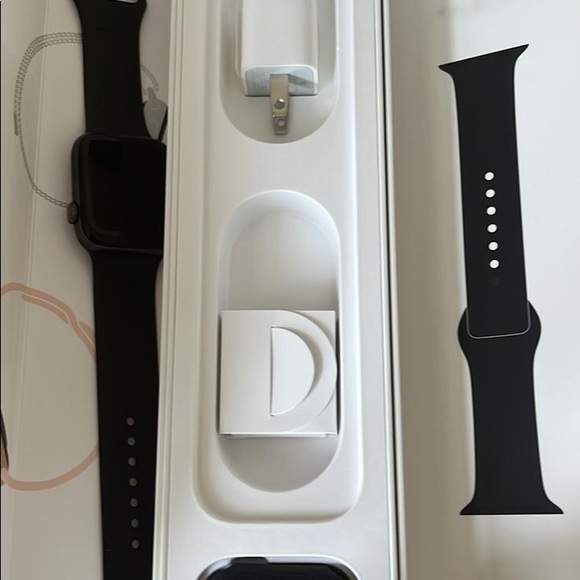 COPY - Apple iWatch 44MM - Picture 6 of 6
